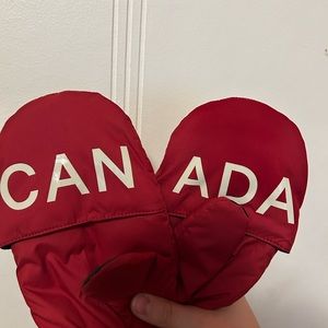Lululemon Canada mitts